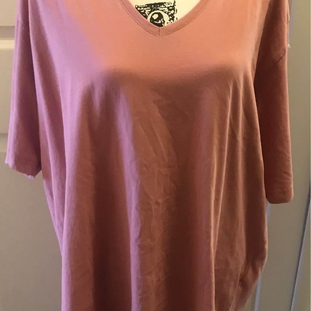Women’s Plus Size Pink Top Size 20/22 Great Quality V-neck